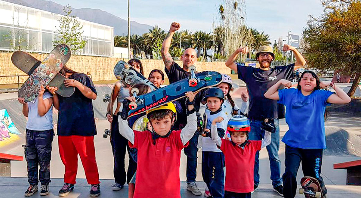Clases gratuitas de skate, eventos deportivos, préstamos de tablas y elementos de protección. Son algunas de las actividades que ofrece esta iniciativa para crear comunidad fomentando el deporte.