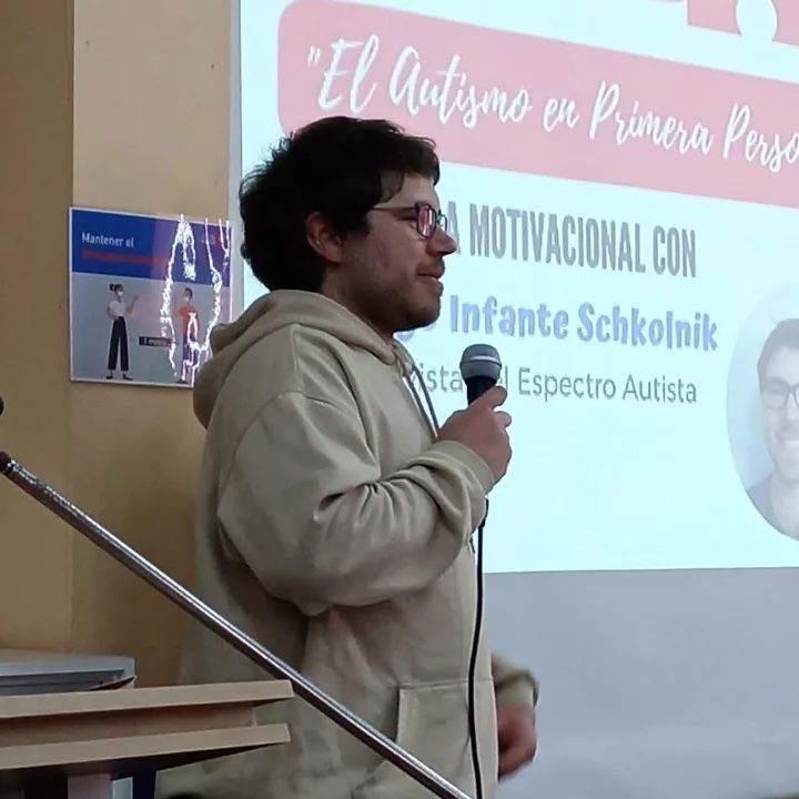 Activista TEA en charla